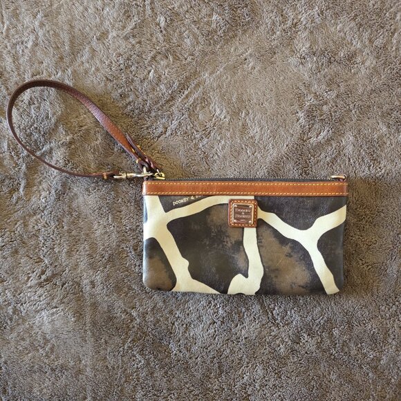 Dooney & Bourke Giraffe Print Wristlet Mini Shoulder Bag Brown Cream Leather - Picture 4 of 13